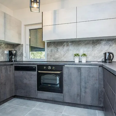 Filip Holiday home Vir